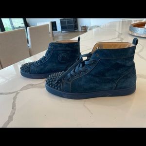 Men’s navy blue suede spiked sneakers